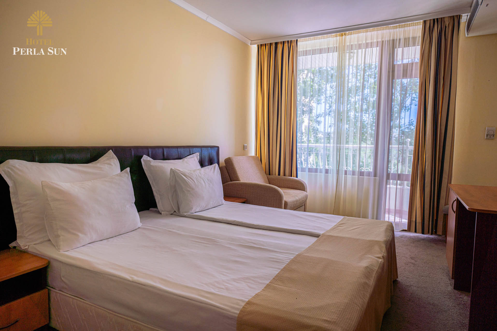 hotel-perla-sun-room-hotelsperla-gallery-08